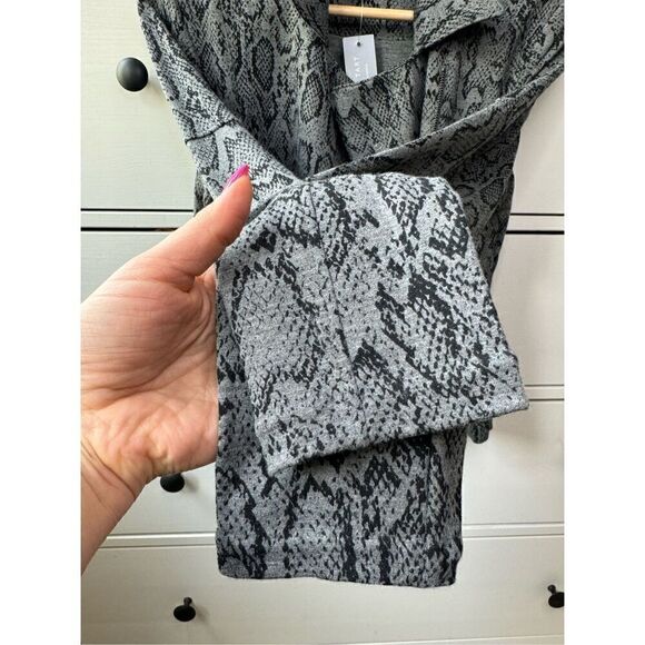 NWT Lemon Tart Designed California jacket snake print gray size S cardigan zip - Picture 10 of 13